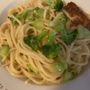 ブロッコリーと生ハムのパスタ